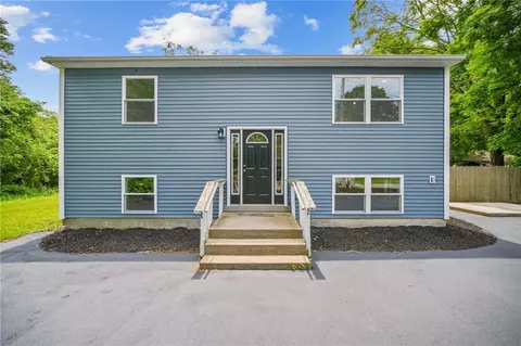 8 Clay St, Hopkinton, RI 02804