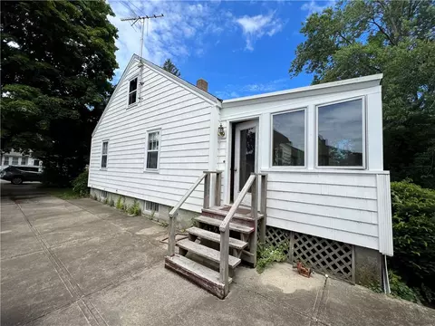 35 Rosemont Ave, Cumberland, RI 02864