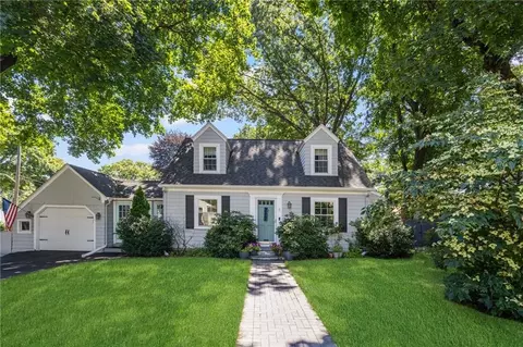 2 Birch Rd, Lincoln, RI 02865
