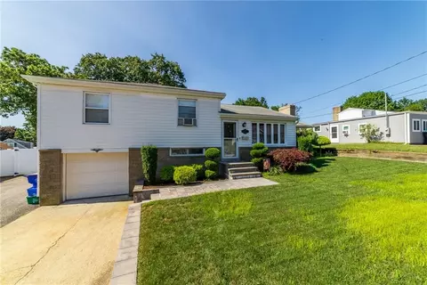 10 Morris St, West Warwick, RI 02893