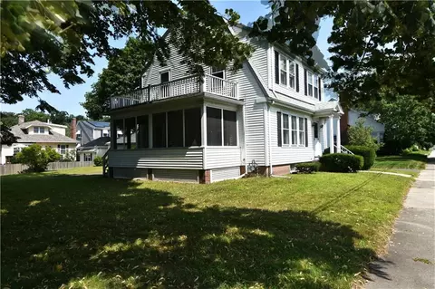 33 White Parkway Pkwy, North Smithfield, RI 02896