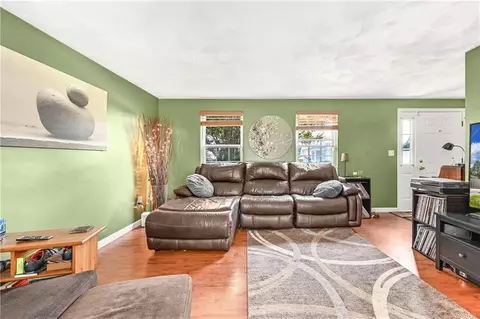 45 Baxter St, Woonsocket, RI 02895 photo 3