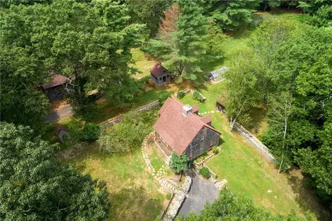 17 Burgess Rd, Foster, RI 02825
