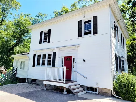 24 Cross St, Westerly, RI 02891 photo 2