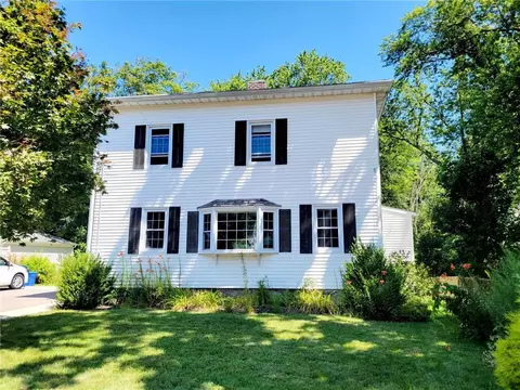 24 Cross St, Westerly, RI 02891 photo 3