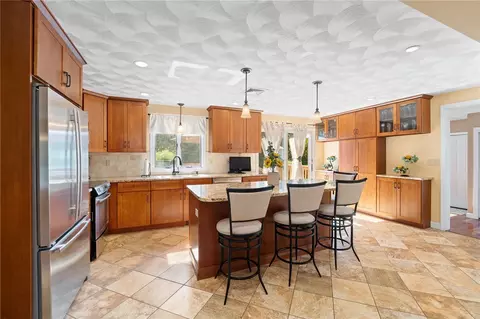 3 Greg Dr, Warren, RI 02885 photo 5