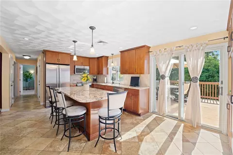 3 Greg Dr, Warren, RI 02885 photo 6