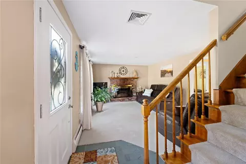 3 Greg Dr, Warren, RI 02885 photo 3