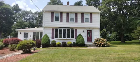 68 Knotty Oak Rd, Coventry, RI 02816