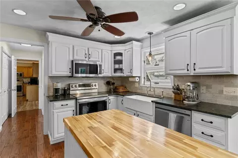 55 Linden Ln, West Greenwich, RI 02817