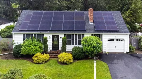 409 Squantum Dr, Warwick, RI 02888