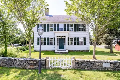 2 Commons Rd, Little Compton, RI 02837