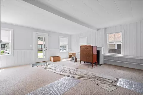 39 Fuller St, Warwick, RI 02889 photo 4