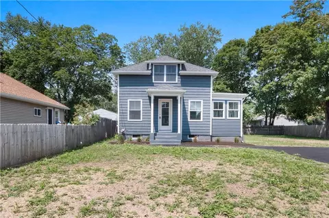39 Fuller St, Warwick, RI 02889