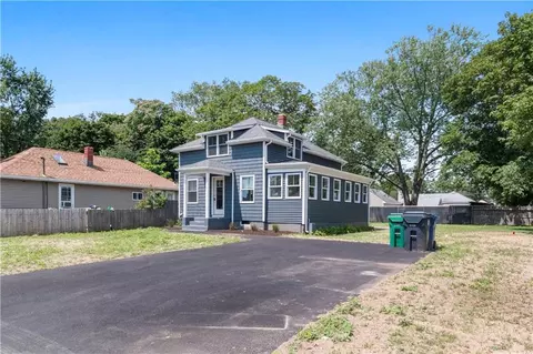 39 Fuller St, Warwick, RI 02889 photo 2