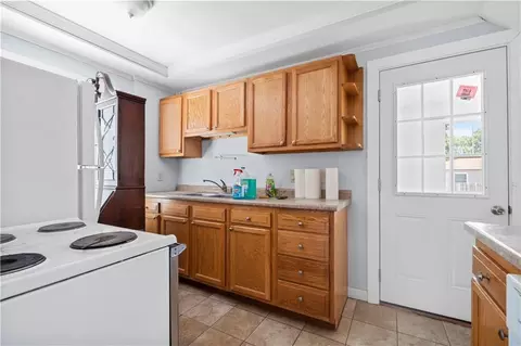 39 Fuller St, Warwick, RI 02889 photo 7