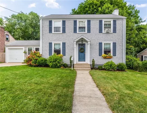 78 Merritt Rd, Riverside, RI 02915