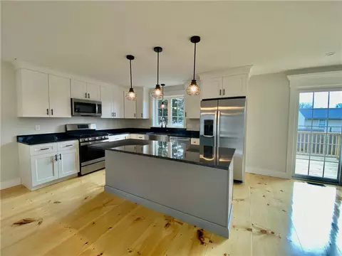 90 Randall St, Cranston, RI 02920