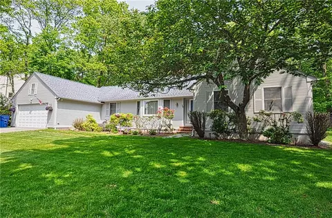 76 Misty Oak Dr, East Greenwich, RI 02818