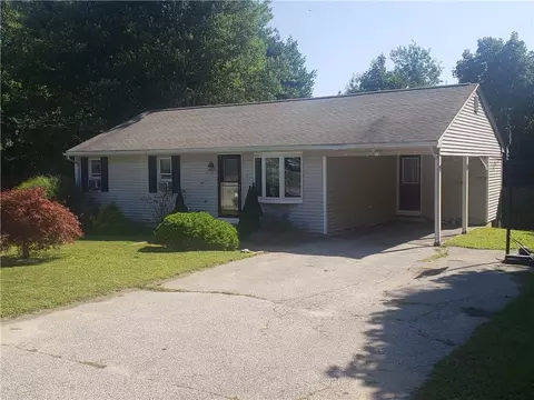 5 Sutton St, Greenville, RI 02828