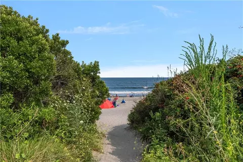46 Saint James Rd, Narragansett, RI 02882