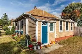 14 Titus Ln, Warwick, RI 02888