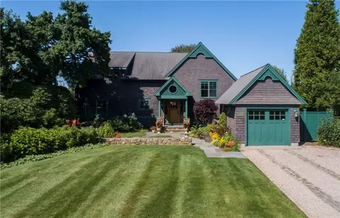 377 Carpenter Dr, South Kingstown, RI 02879