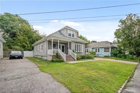 40 Monument St, Cranston, RI 02910