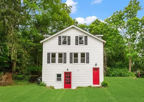 5 Albro Ln, Coventry, RI 02816