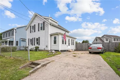 393 Kenyon Ave, Pawtucket, RI 02861