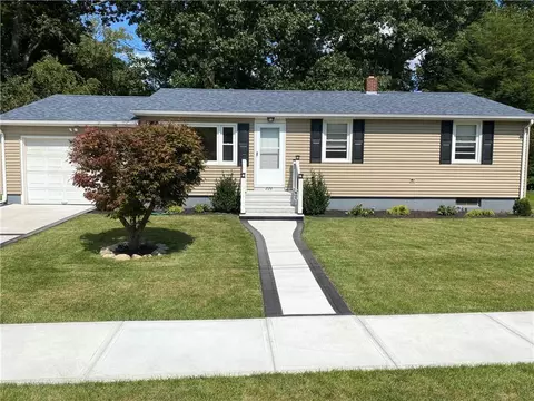 226 Lake Garden Dr, Cranston, RI 02920