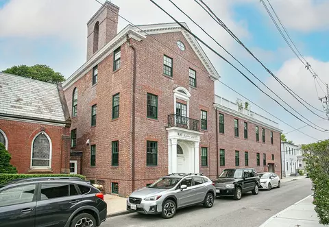 27 High St #1, Newport, RI 02840