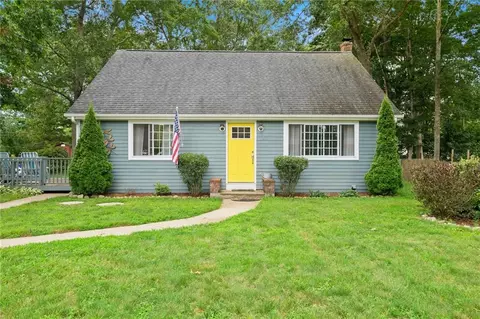 8 Canton St, Bradford, RI 02808