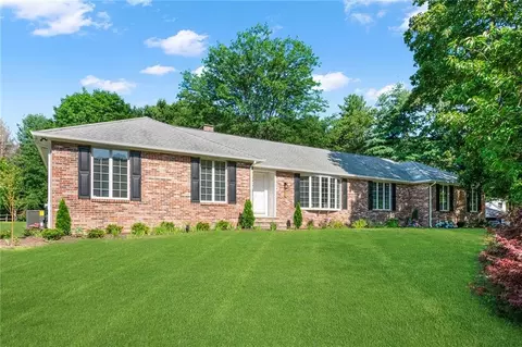 85 Deerfield Dr, East Greenwich, RI 02818