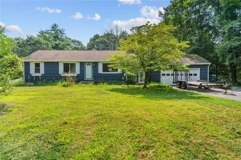 49 Wellstown Rd, Hopkinton, RI 02804
