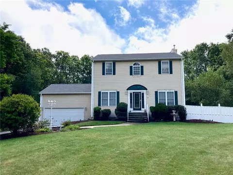 76 Fieldstone Dr, Coventry, RI 02816