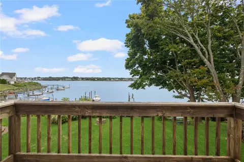 69 E Shore Rd, Narragansett, RI 02882