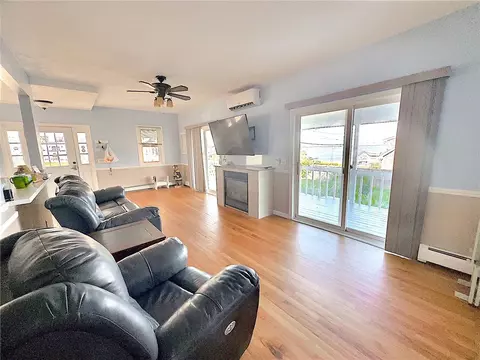 Living - 38 Ogden Ave, Warwick, RI 02889 photo 4 of 5