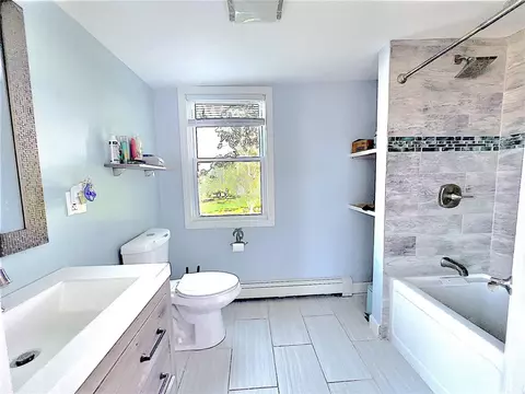 Bath - 38 Ogden Ave, Warwick, RI 02889 photo 7 of 9