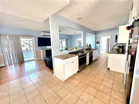 Kitchen - 38 Ogden Ave, Warwick, RI 02889 photo 1 of 5