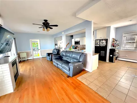 Living - 38 Ogden Ave, Warwick, RI 02889 photo 1 of 5