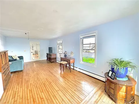 Living - 38 Ogden Ave, Warwick, RI 02889 photo 3 of 5