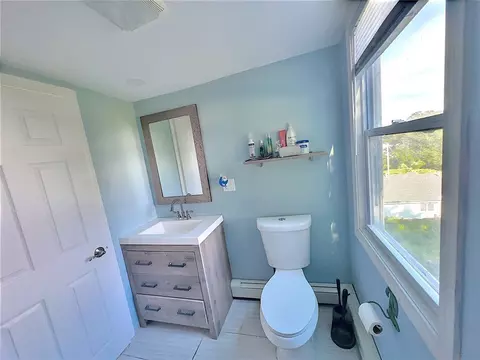 Bath - 38 Ogden Ave, Warwick, RI 02889 photo 8 of 9