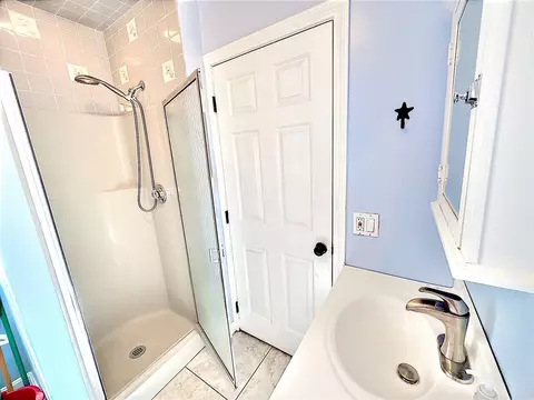 Bath - 38 Ogden Ave, Warwick, RI 02889 photo 2 of 9