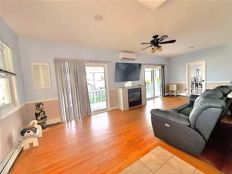Living - 38 Ogden Ave, Warwick, RI 02889 photo 5 of 5