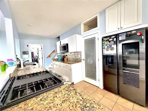 Kitchen - 38 Ogden Ave, Warwick, RI 02889 photo 4 of 5