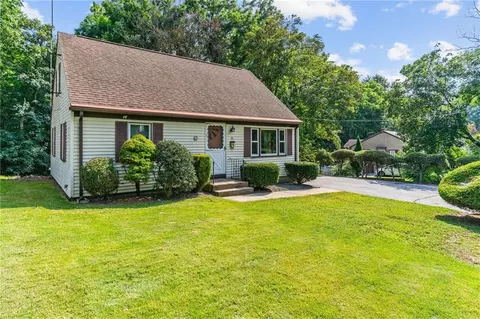 65 School St, Johnston, RI 02919