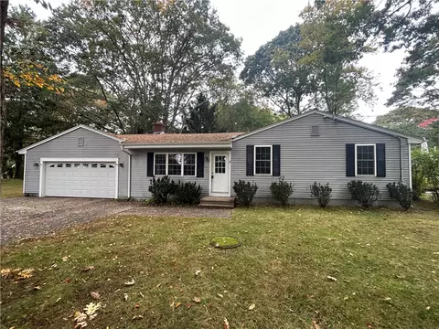 7 Shagbark Rd, Narragansett, RI 02882