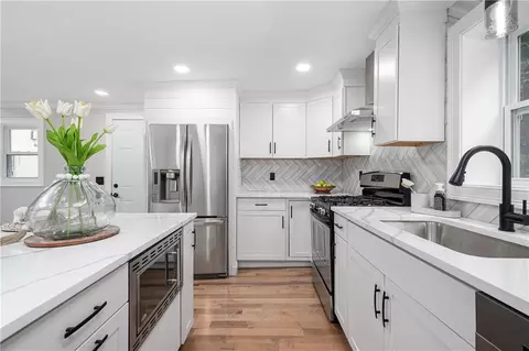 29 Zenon St, Burrillville, RI 02839 photo 6