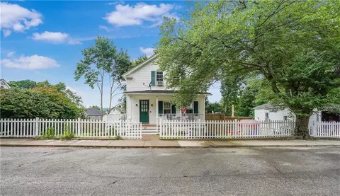 23 Fountain St, West Warwick, RI 02893